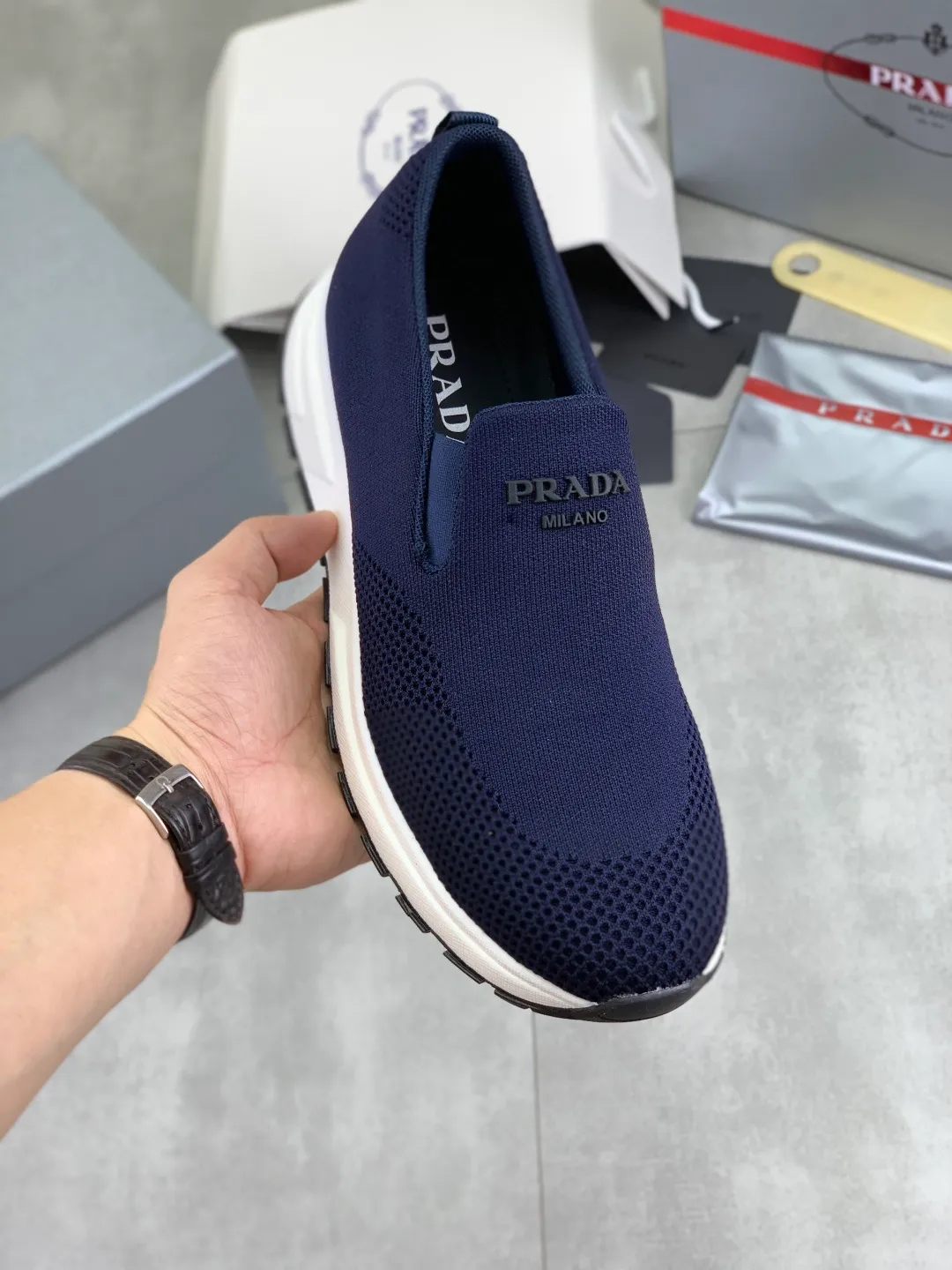 Men's shoes 💰P560💰[New model] Flying weave series (summer must-have) is now available on the official website, 🆘 Trendy brand (Prada) mainly promotes popular models, avant-garde and versatile fashionable men's shoes, private version molding, cowhide surface splicing 1:1.. Simple fashion, original imported cowhide lining and cowhide feet; the atmosphere and personality are more fashionable, eye-catching and pursuing class. It will subvert the old idea and be a must-have for fashion trendsetters with you! Must keep it for yourself! High-end comfort and low-end, high-end quality workmanship. Size: 38-45 6️⃣colors available.